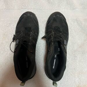 Salomon Women’s Hiking Shoe Gortex (like new)